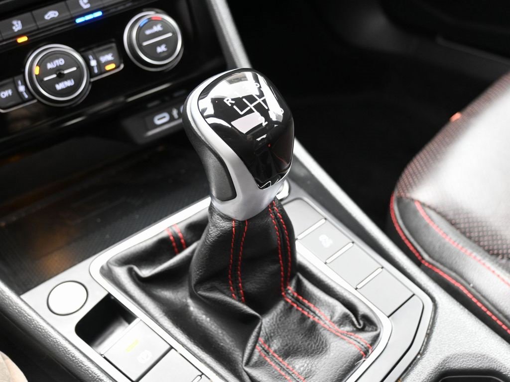 Used 2024 Volkswagen Jetta GLI Autobahn image 31