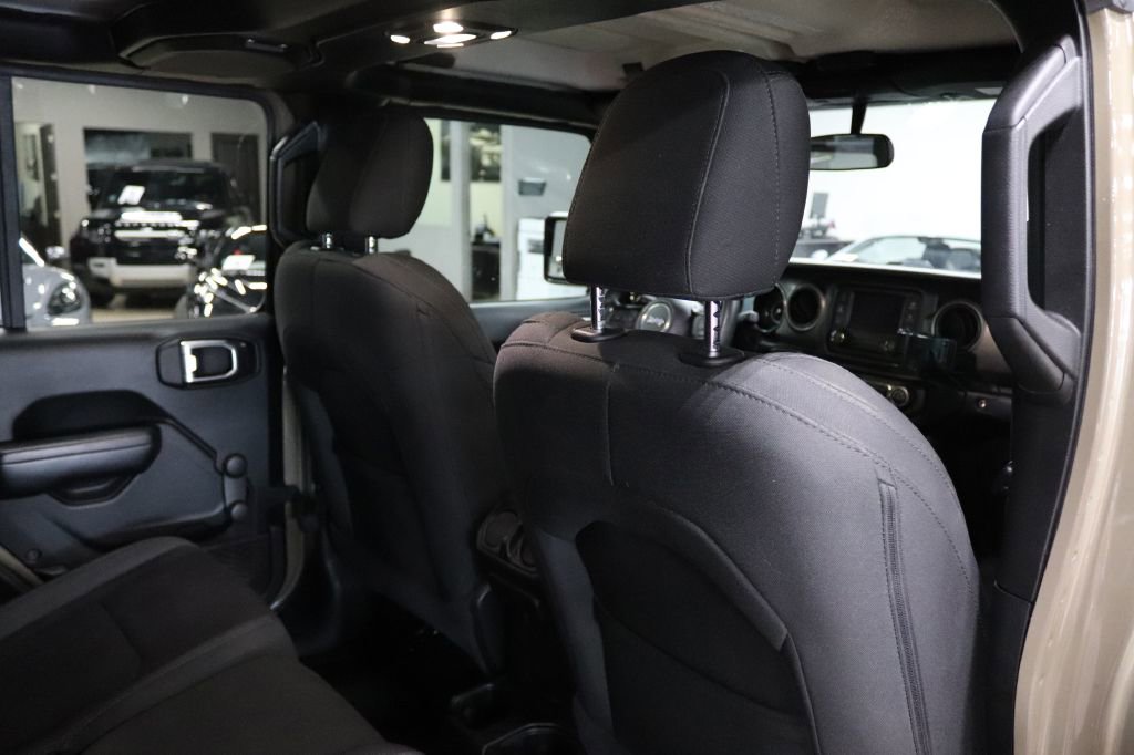 Used 2020 Jeep Gladiator Sport image 20