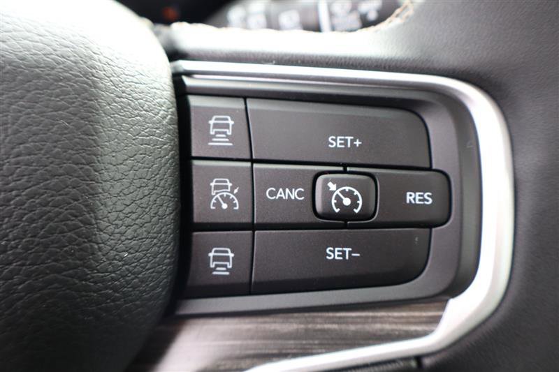 Used 2024 Jeep Wagoneer L Series II w/ Convenience Group I image 18