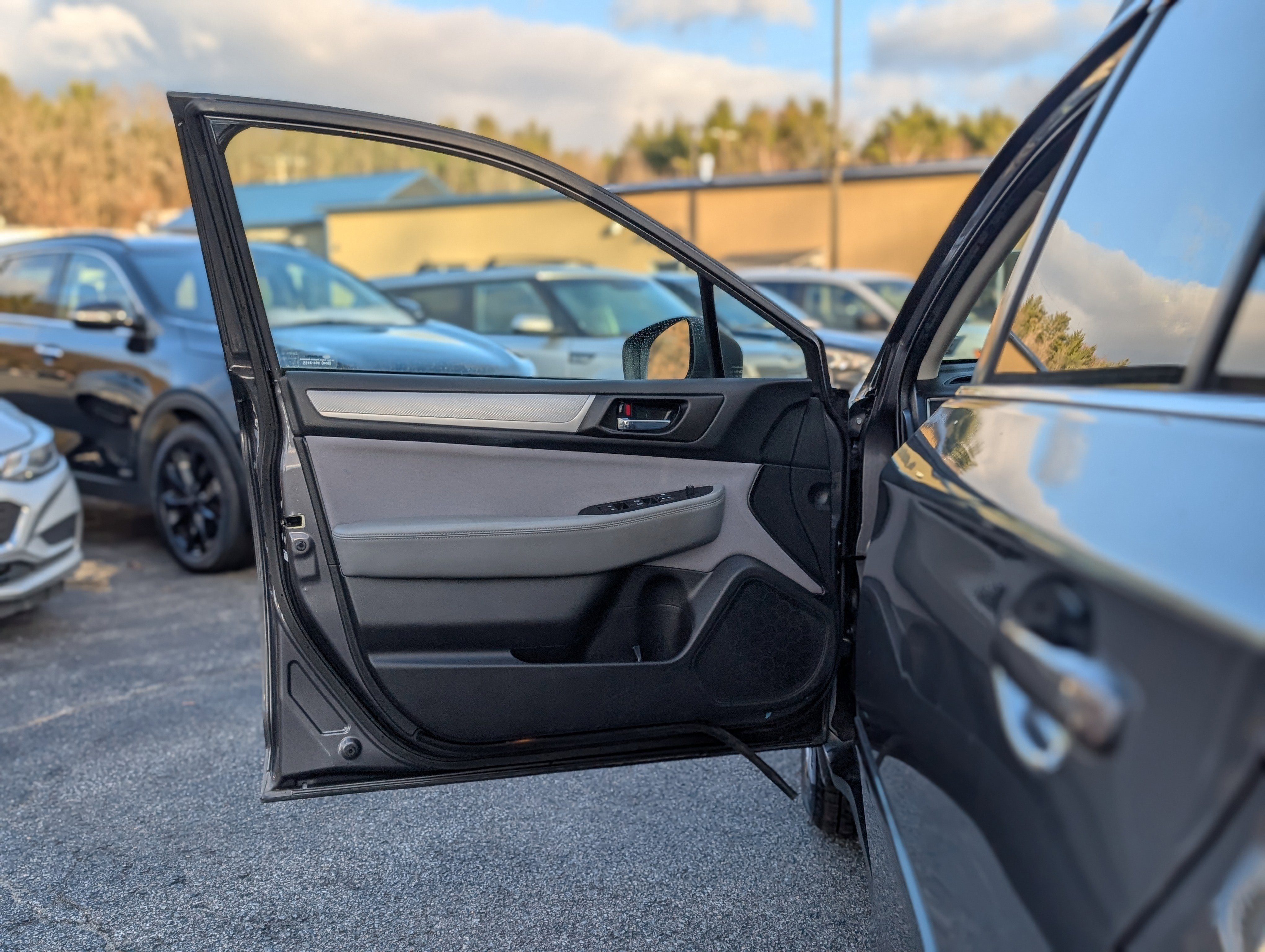 Used 2018 Subaru Outback 2.5i Premium image 24