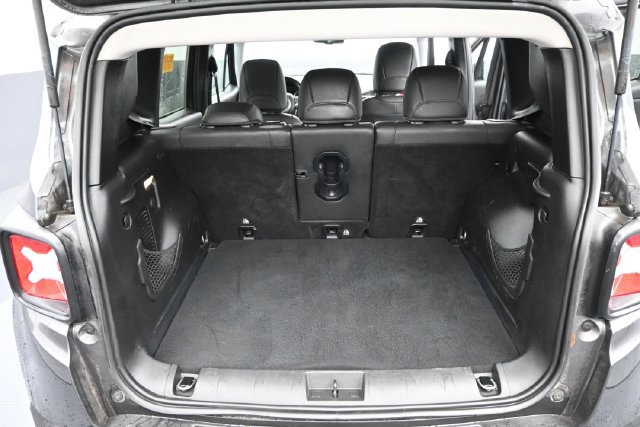 Used 2019 Jeep Renegade Trailhawk AWD/4WD image 6