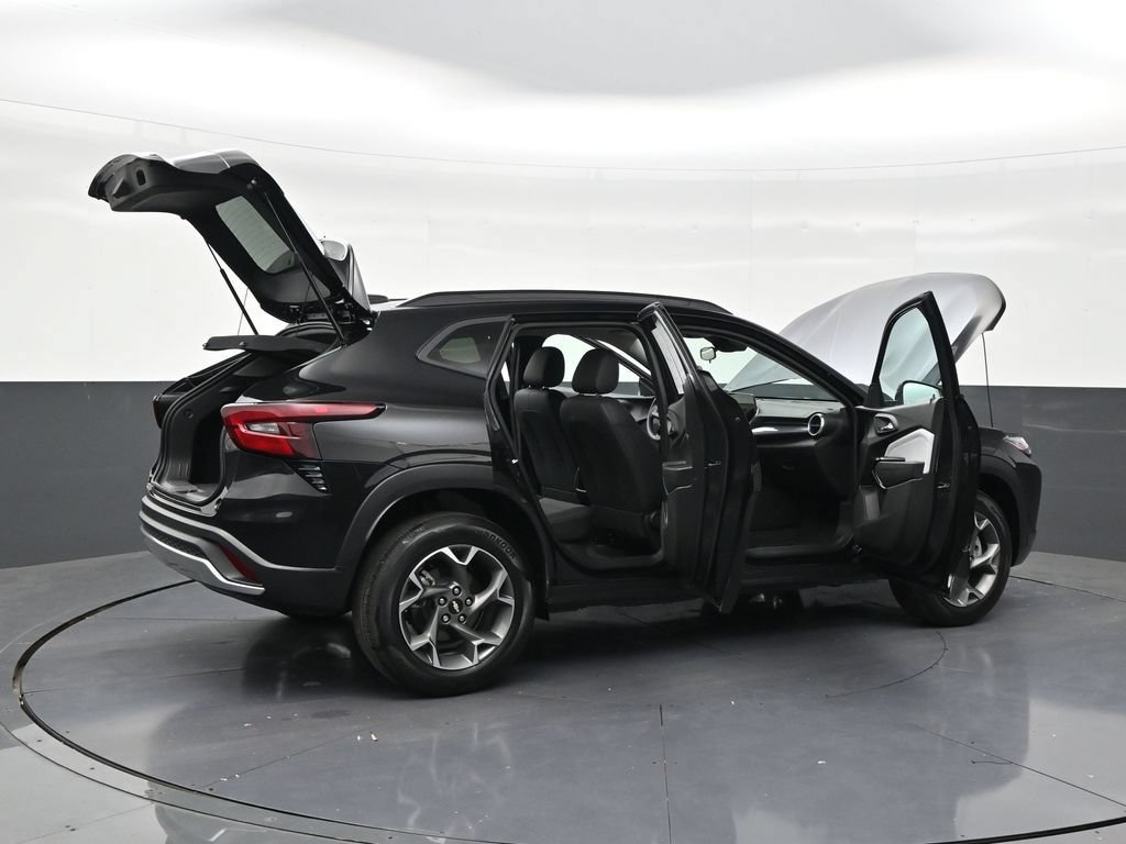 Used 2024 Chevrolet Trax LT FWD image 28