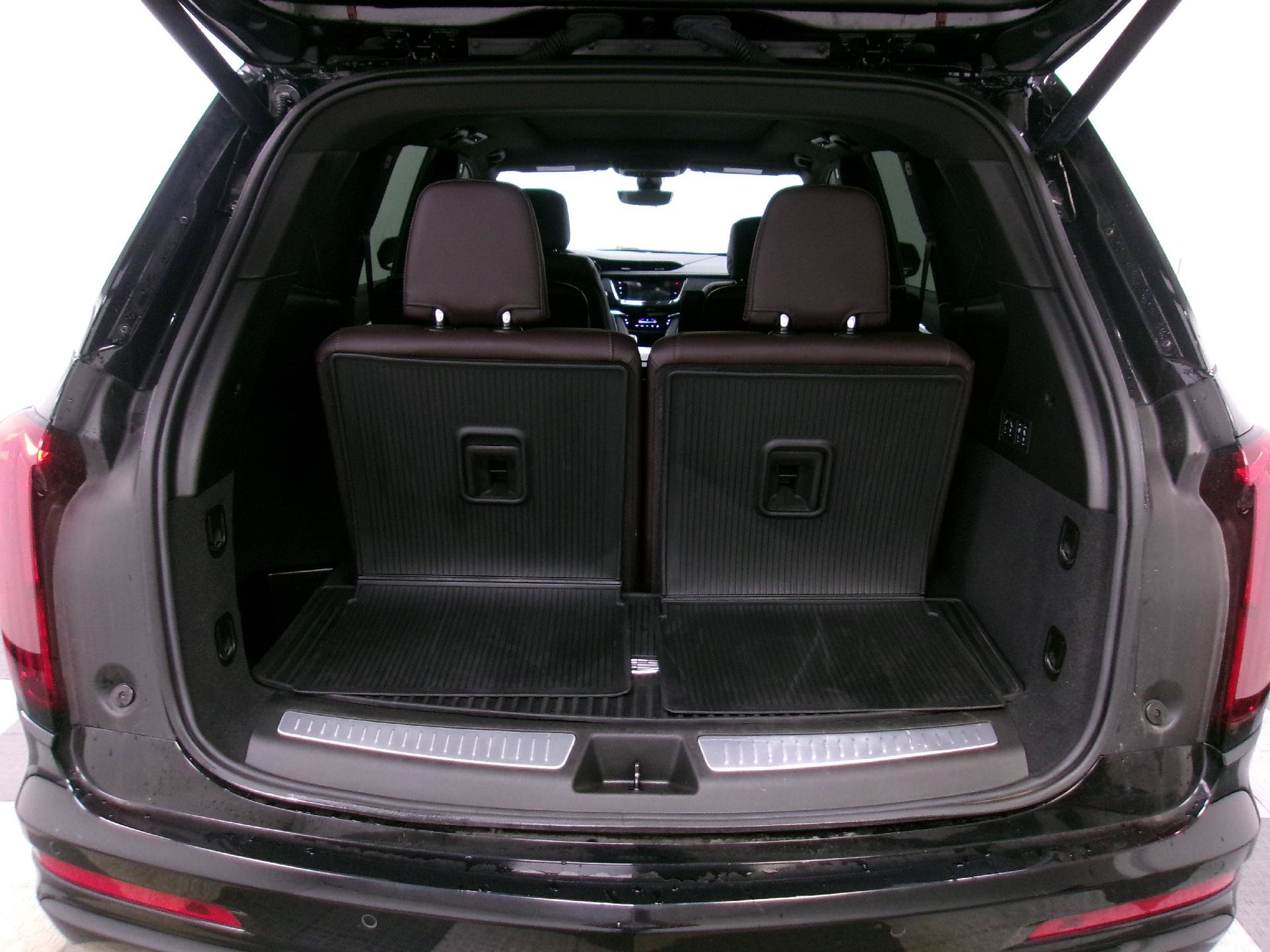 Used 2024 Cadillac XT6 Premium Luxury w/ Technology Package AWD/4WD image 13