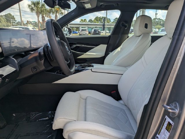 Used 2024 BMW 530i w/ Convenience Package RWD image 20