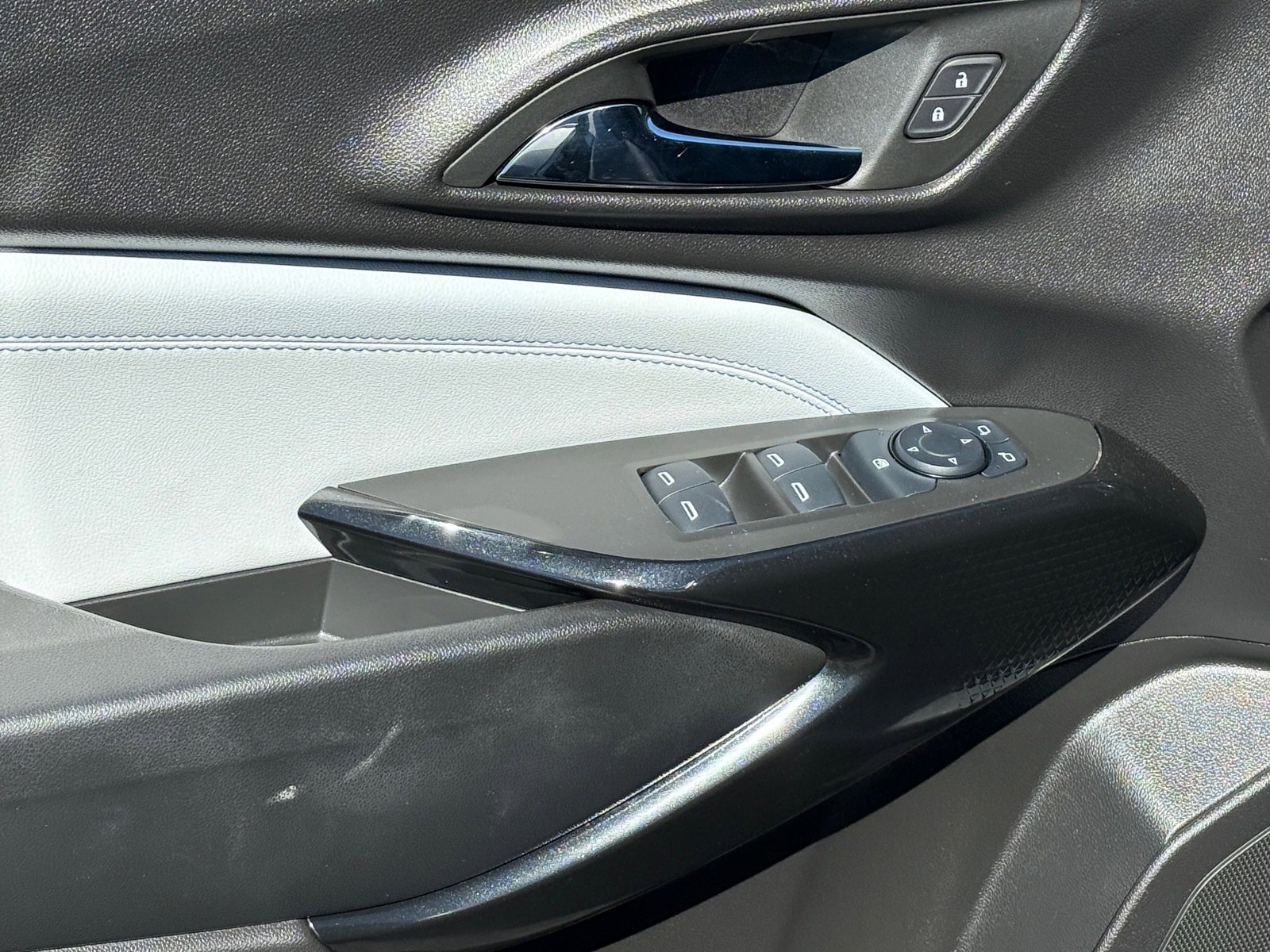 Used 2025 Chevrolet Trax LT w/ Driver Confidence Package image 17