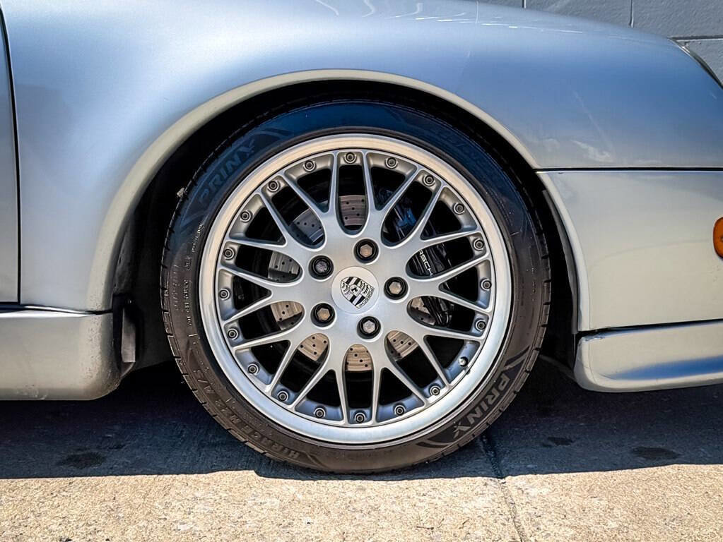Used 1996 Porsche 911 Carrera RWD image 15