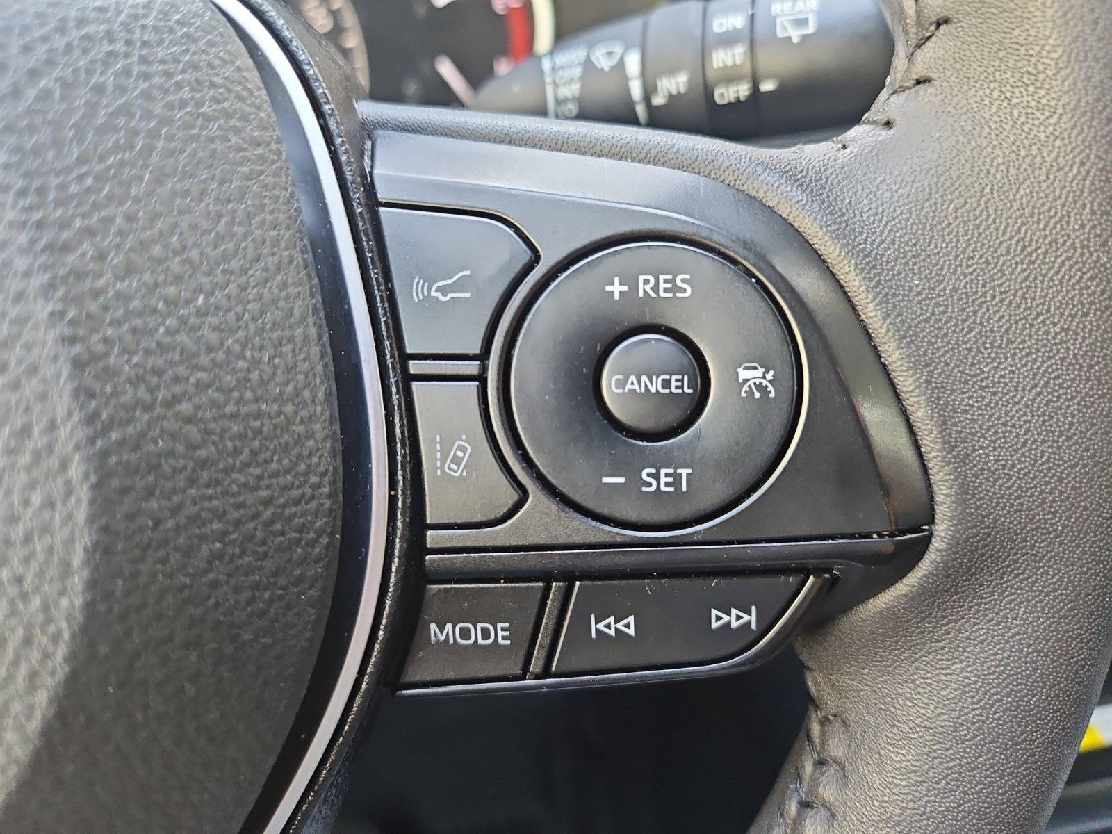 Used 2025 Toyota RAV4 XLE Premium FWD image 29