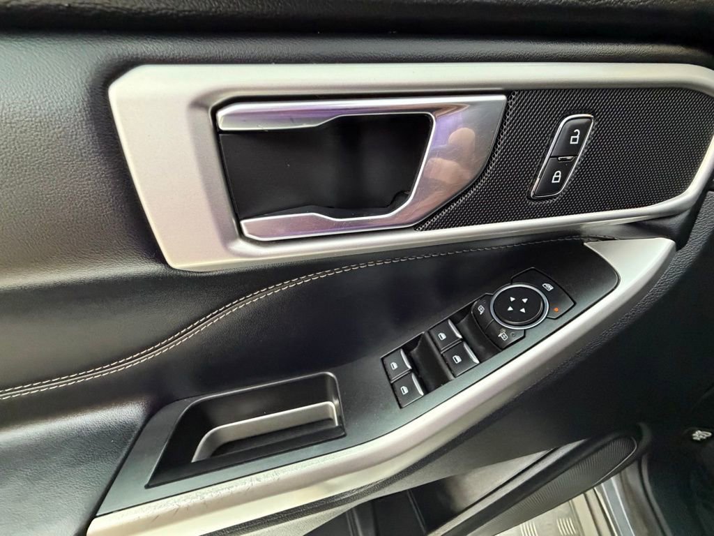 Used 2021 Ford Explorer XLT image 27