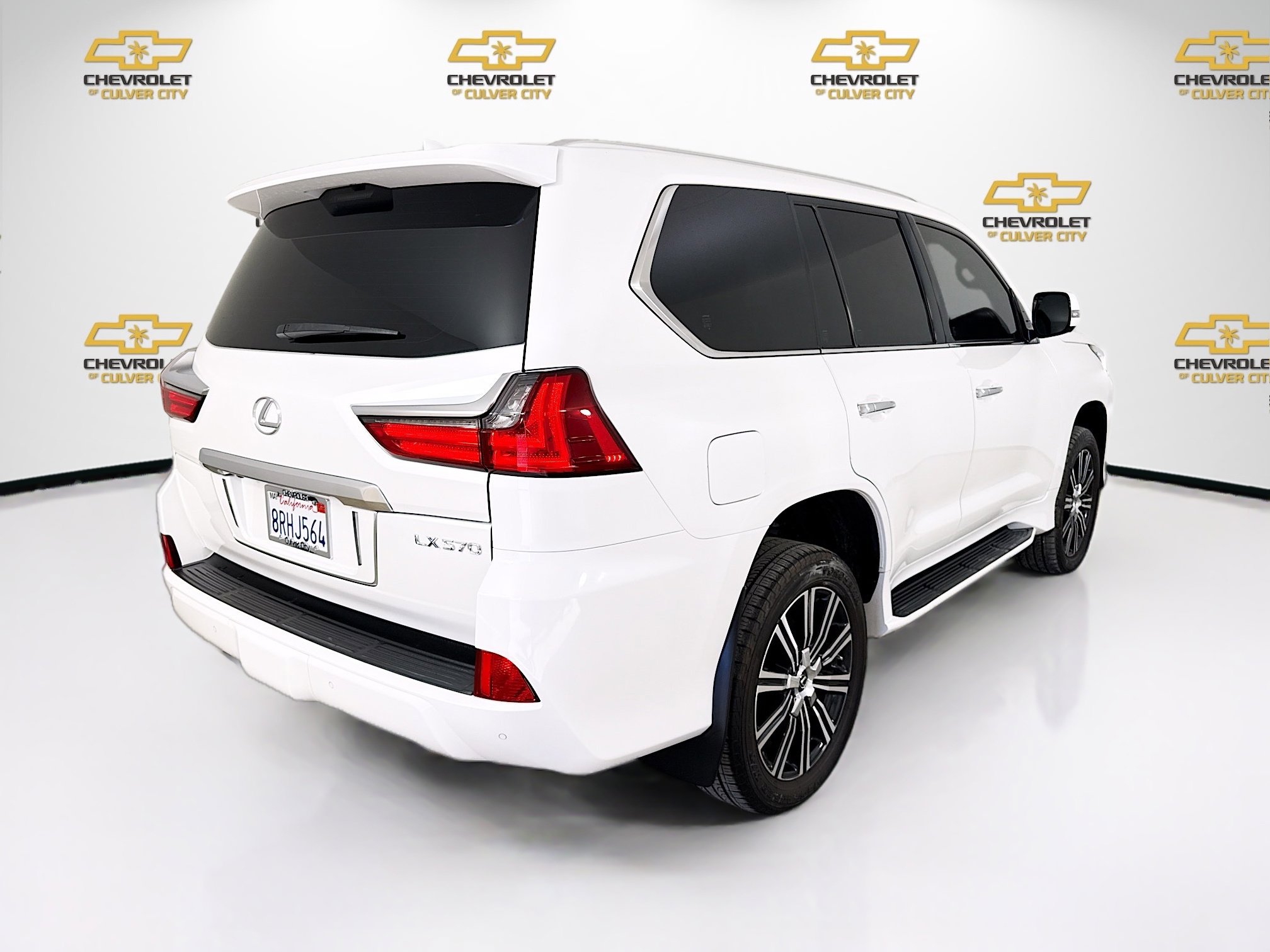 Used 2020 Lexus LX 570 4WD w/ 3rd Row & Luxury Pkg image 7