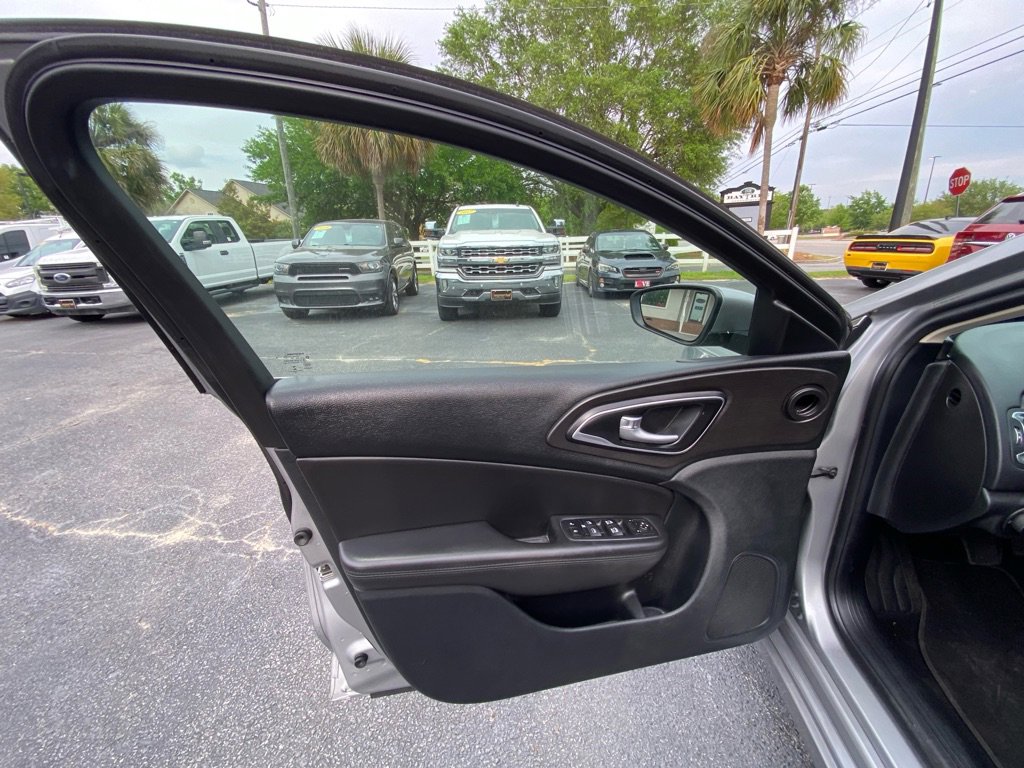 Used 2017 Chrysler 200 Limited Platinum FWD image 26
