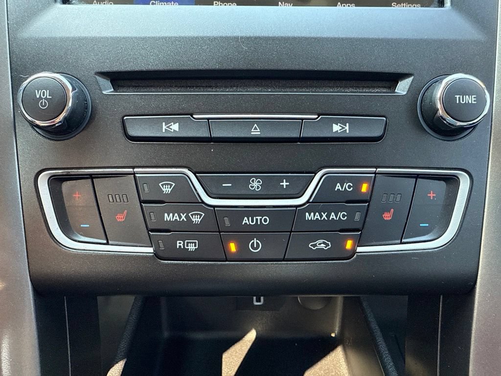 Used 2018 Ford Fusion SE w/ Fusion SE Technology Package FWD image 33