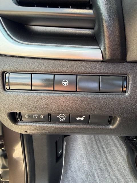 Used 2025 Nissan Rogue SV AWD/4WD image 25