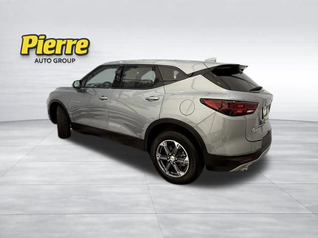 Used 2025 Chevrolet Blazer LT image 2