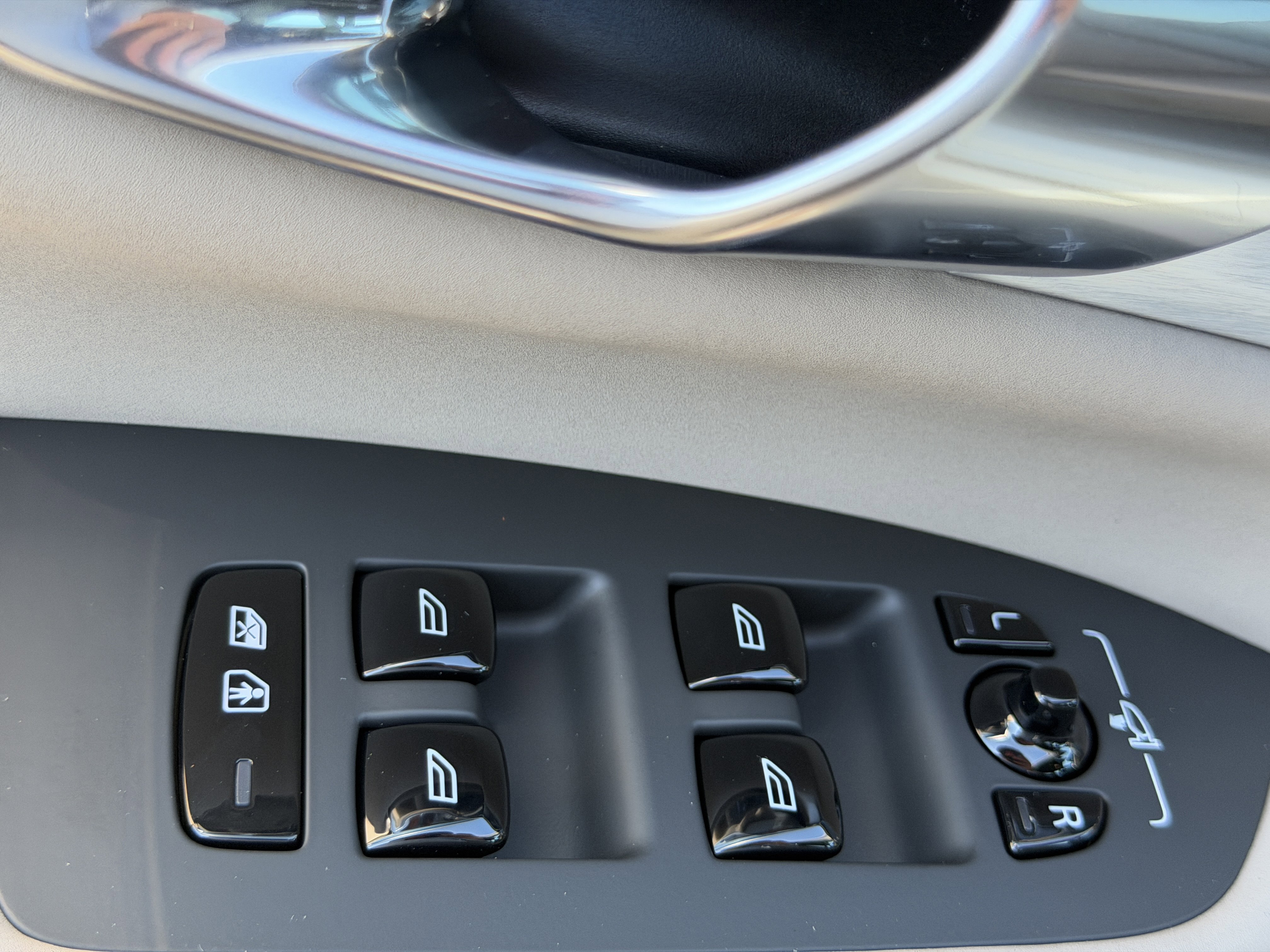 New 2026 Volvo XC90 B5 Ultra image 17