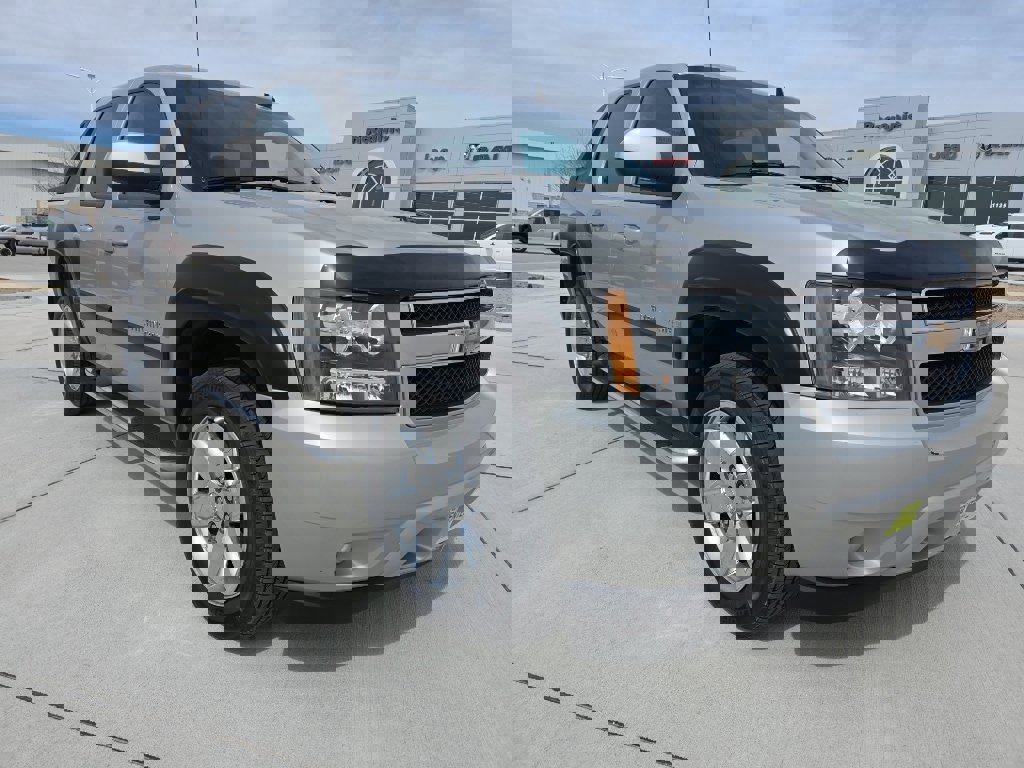 Used 2007 Chevrolet Avalanche LT w/ LT Preferred Equipment Group image 3