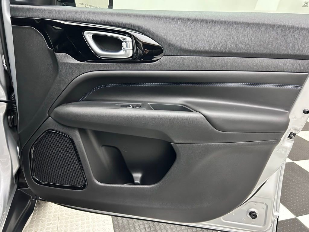 New 2026 Jeep Compass Latitude image 16