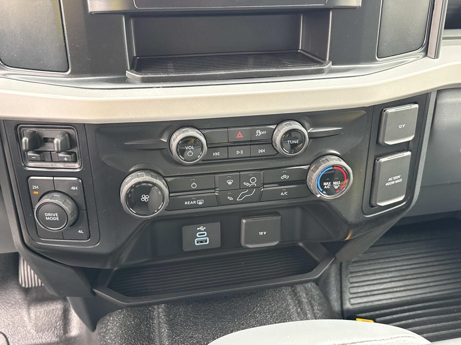 New 2026 Ford F550 4x4 Supercab Super Duty image 17