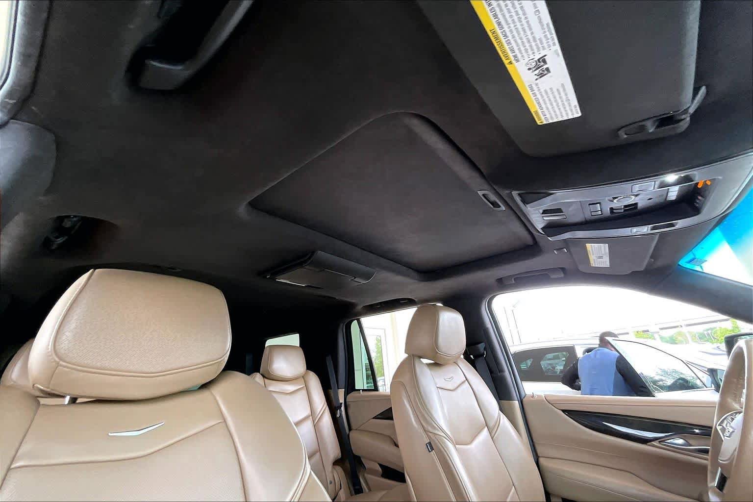 Used 2020 Cadillac Escalade Platinum AWD/4WD image 12