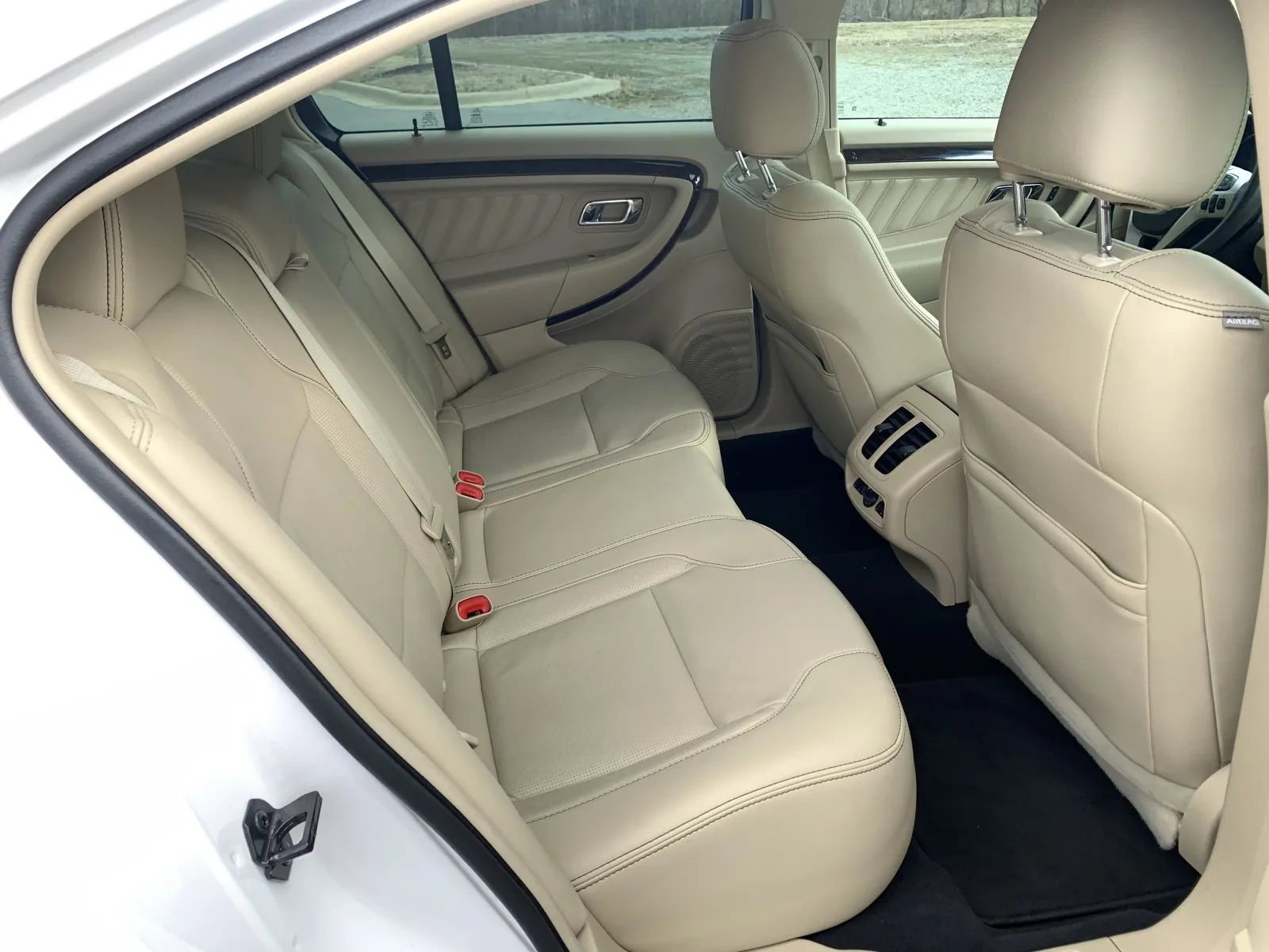 Used 2018 Ford Taurus Limited w/ Driver Assist Package image 32