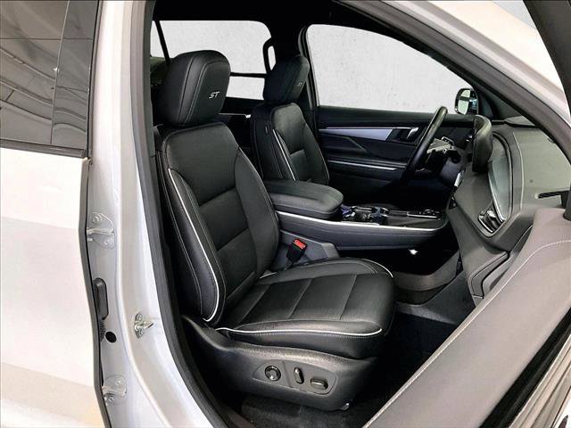Used 2025 Buick Enclave Sport Touring w/ Power Package FWD image 9