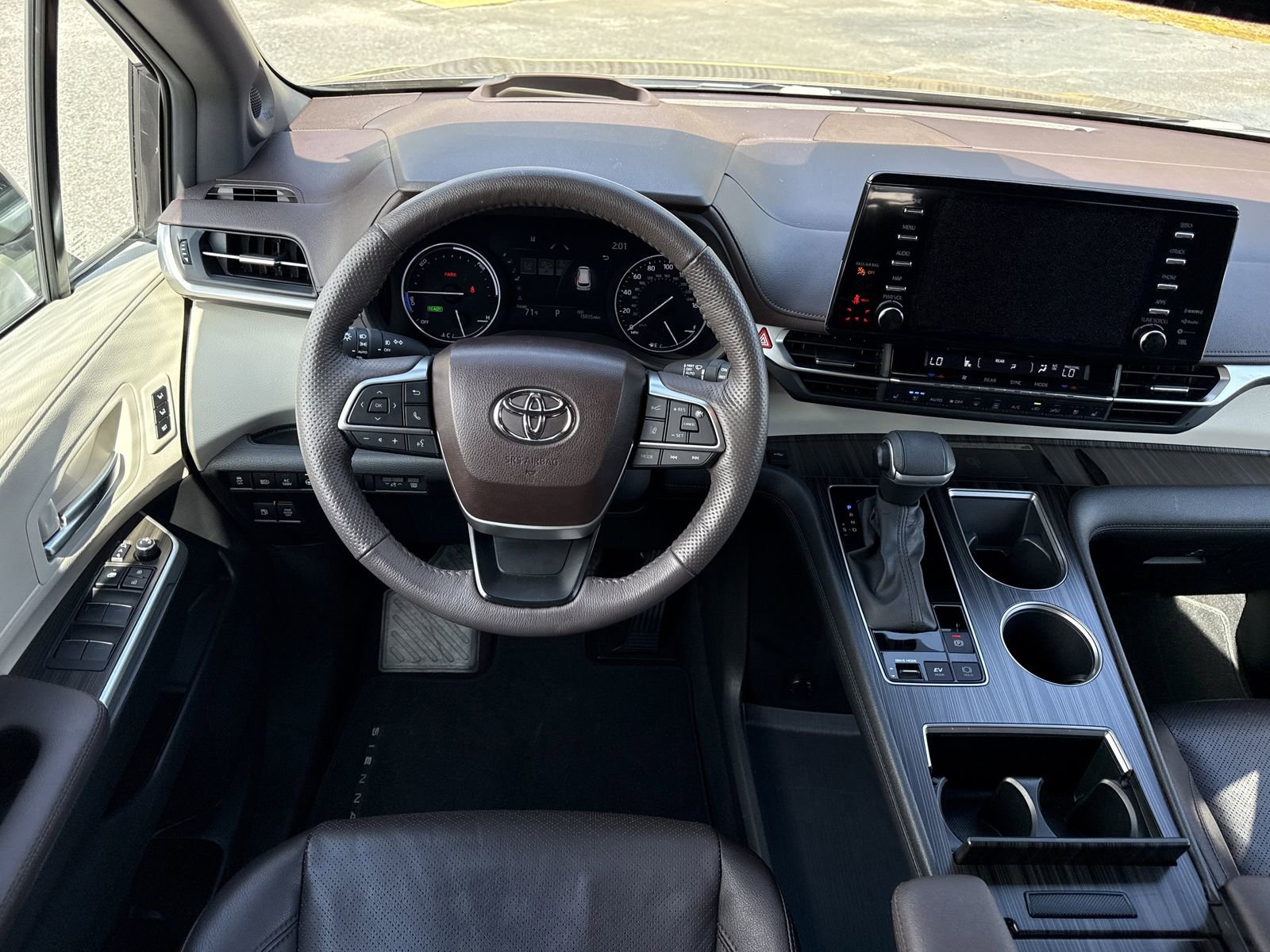 Used 2023 Toyota Sienna Platinum image 17