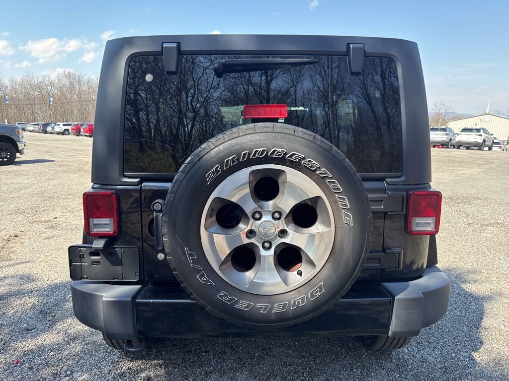 Used 2017 Jeep Wrangler Unlimited Sahara w/ Dual Top Group image 8