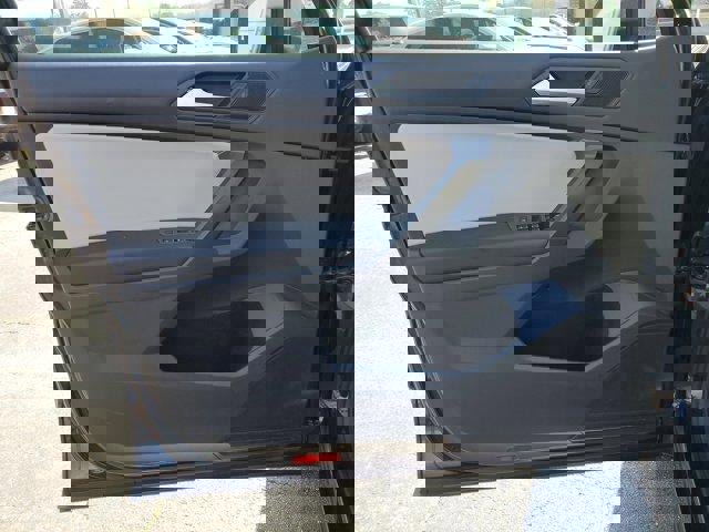 Used 2021 Volkswagen Tiguan SE image 16