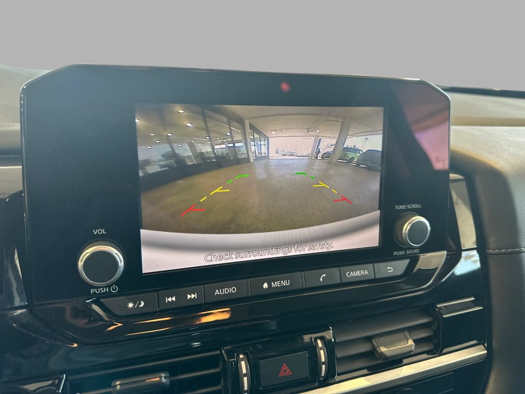 Used 2025 Nissan Pathfinder SV FWD image 28