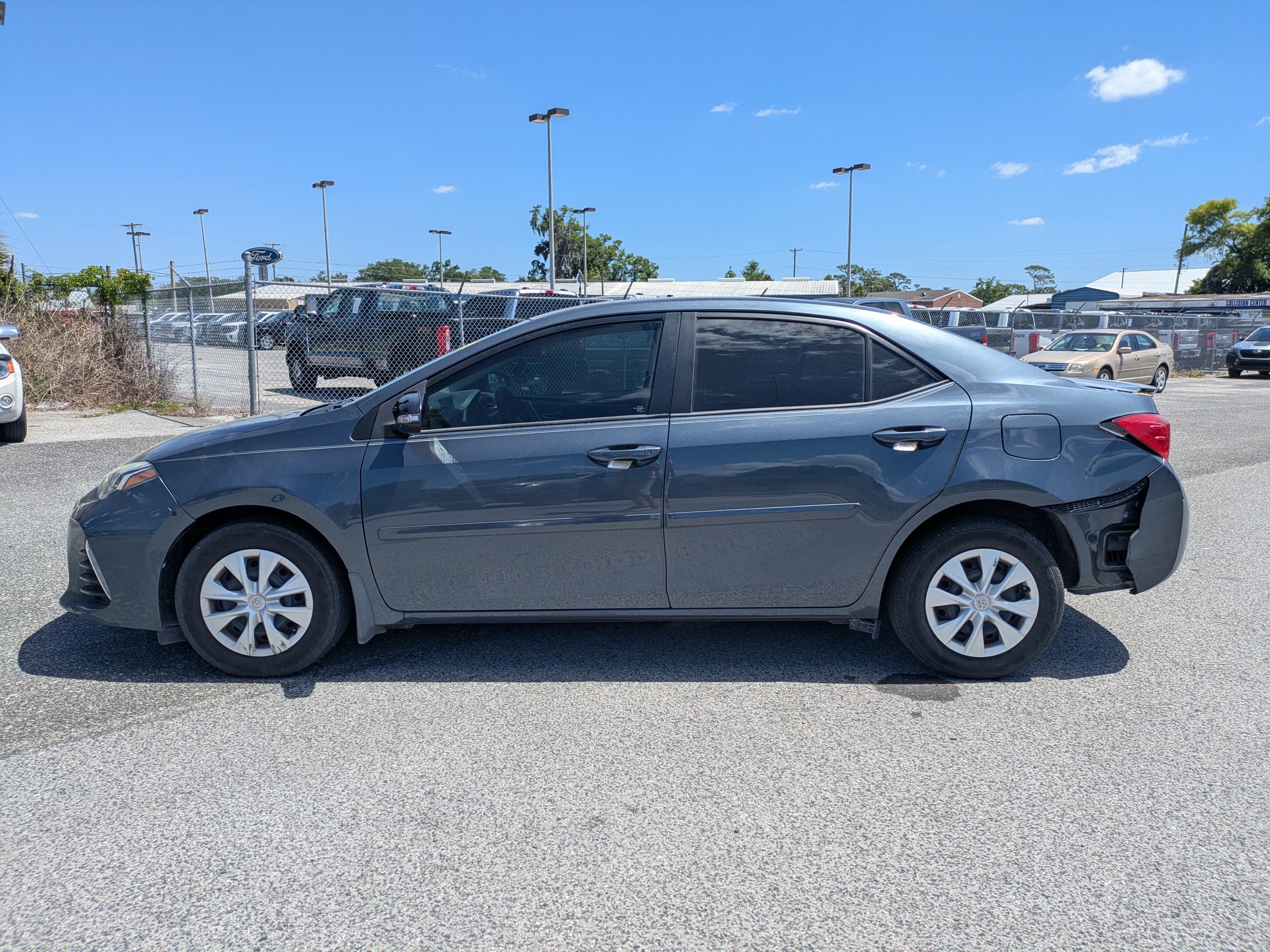 Used 2017 Toyota Corolla SE FWD image 6