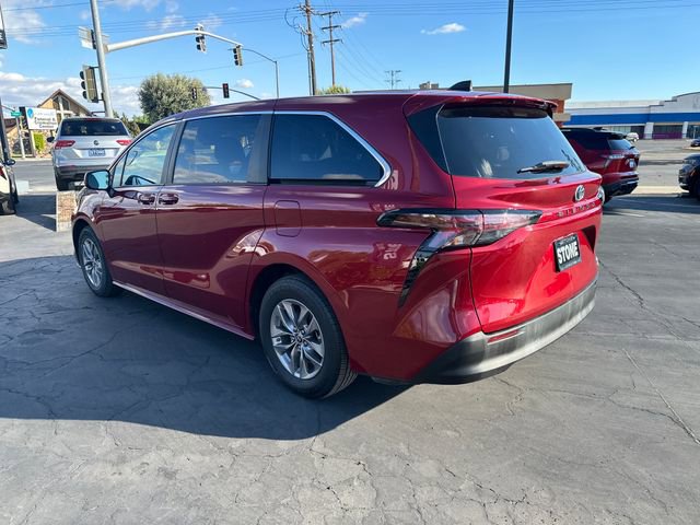 Used 2023 Toyota Sienna LE FWD image 6