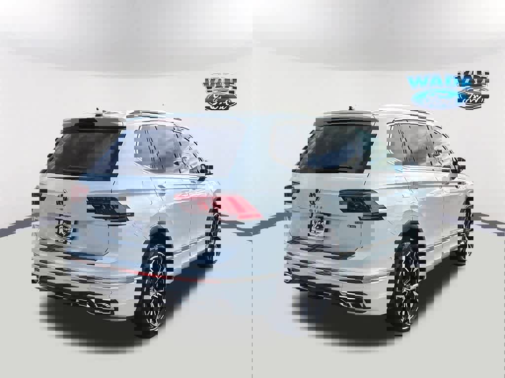 Used 2022 Volkswagen Tiguan SEL R-Line image 5