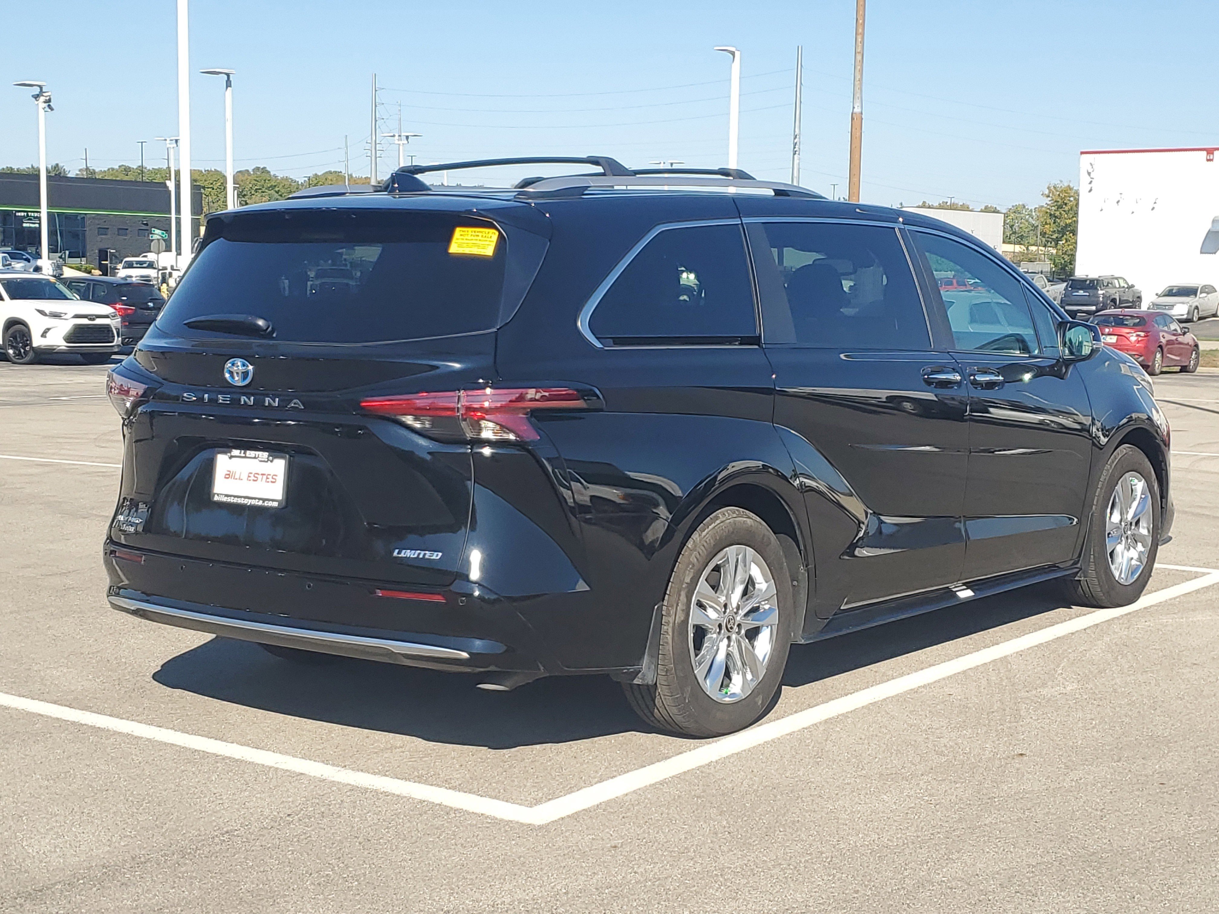 Used 2025 Toyota Sienna Limited image 6