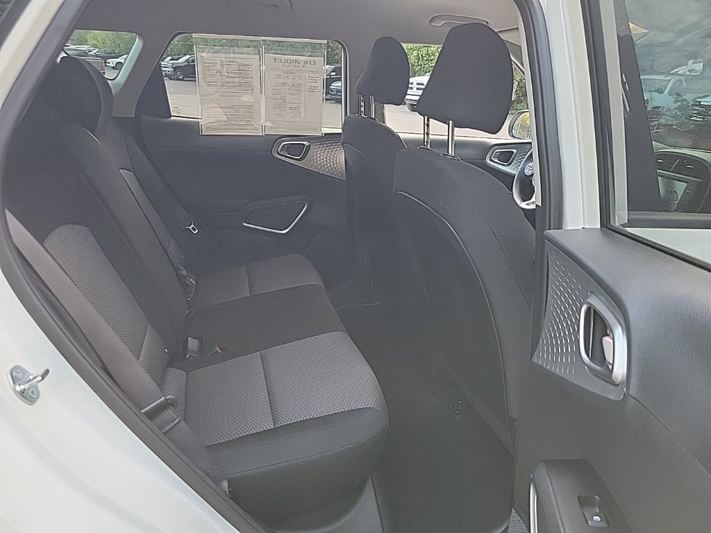 Used 2025 Kia Soul LX w/ LX Technology Package FWD image 35