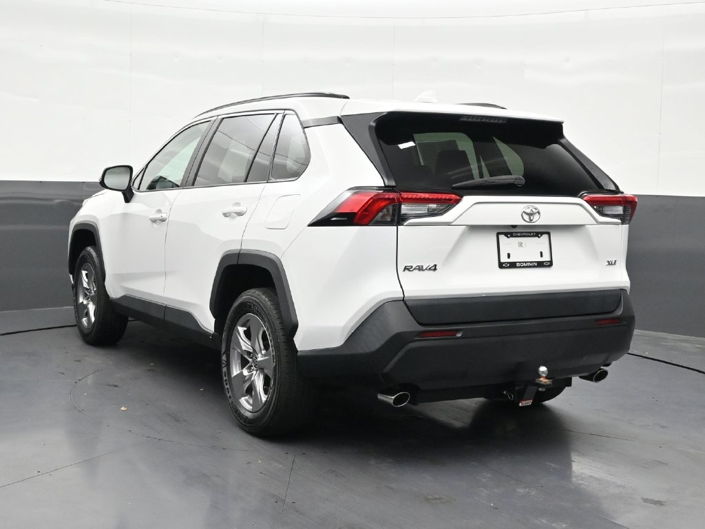 Used 2022 Toyota RAV4 XLE w/ Convenience Package FWD image 3