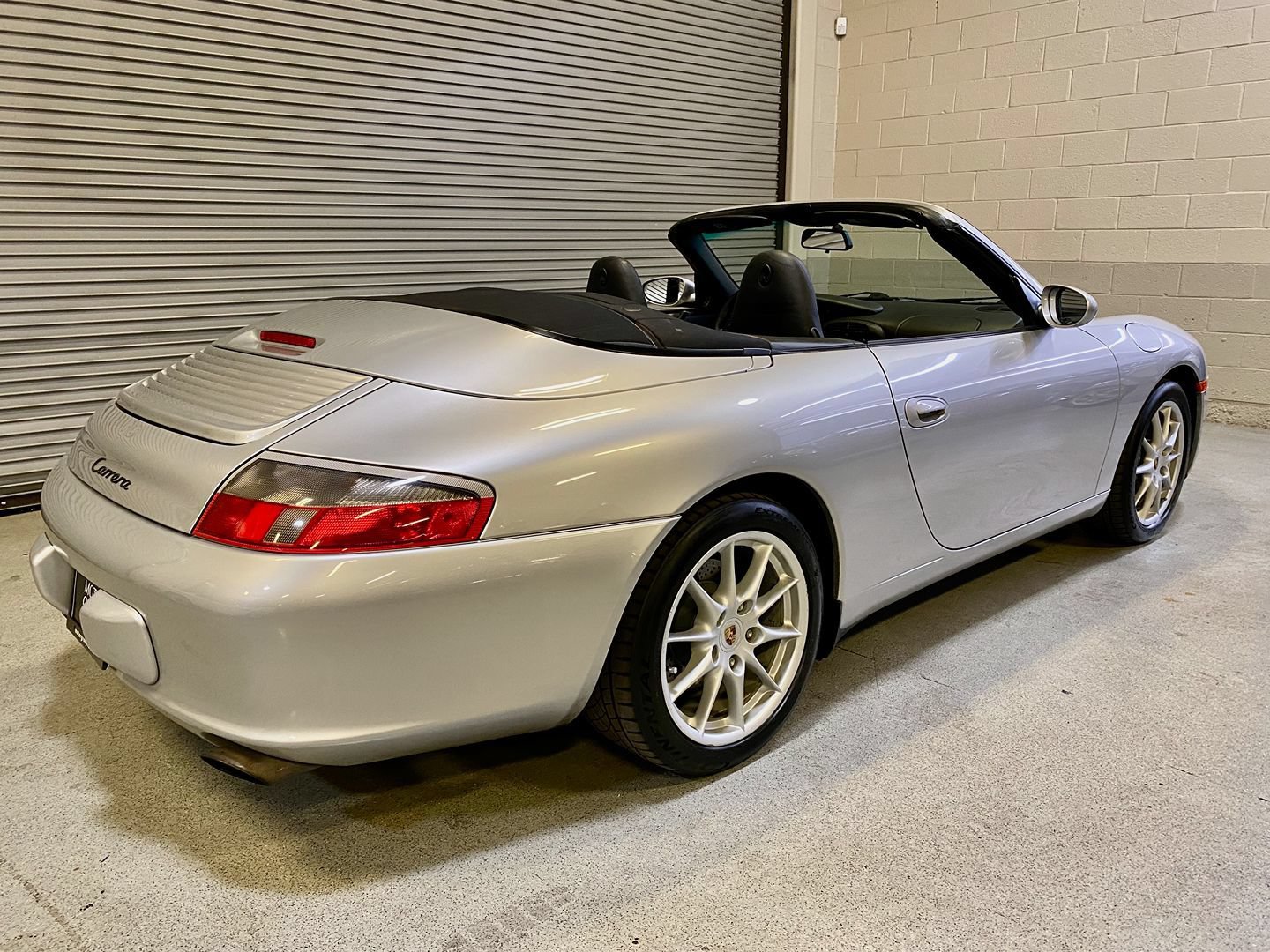 Used 2004 Porsche 911 Carrera RWD image 9
