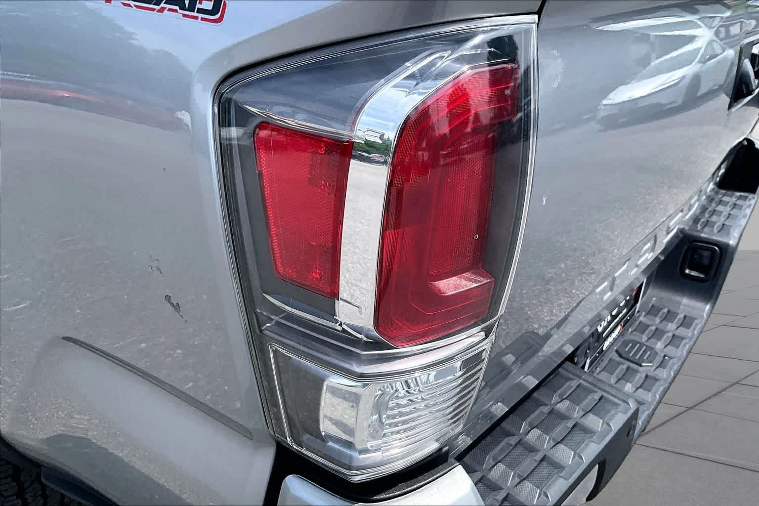 Used 2021 Toyota Tacoma TRD Off-Road w/ Technology Package AWD/4WD image 28