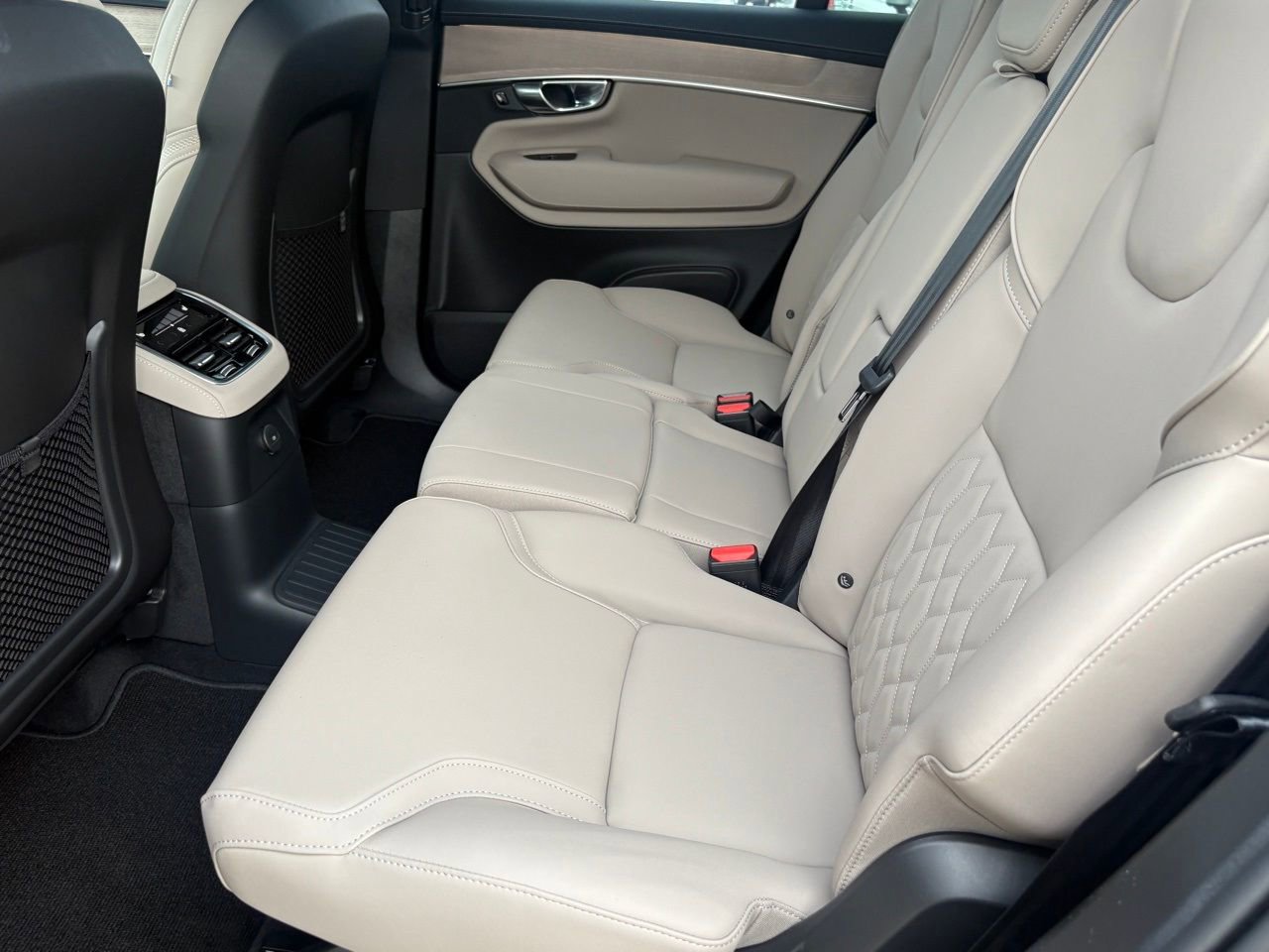 New 2026 Volvo XC90 T8 Plus w/ Protection Package Premier image 22