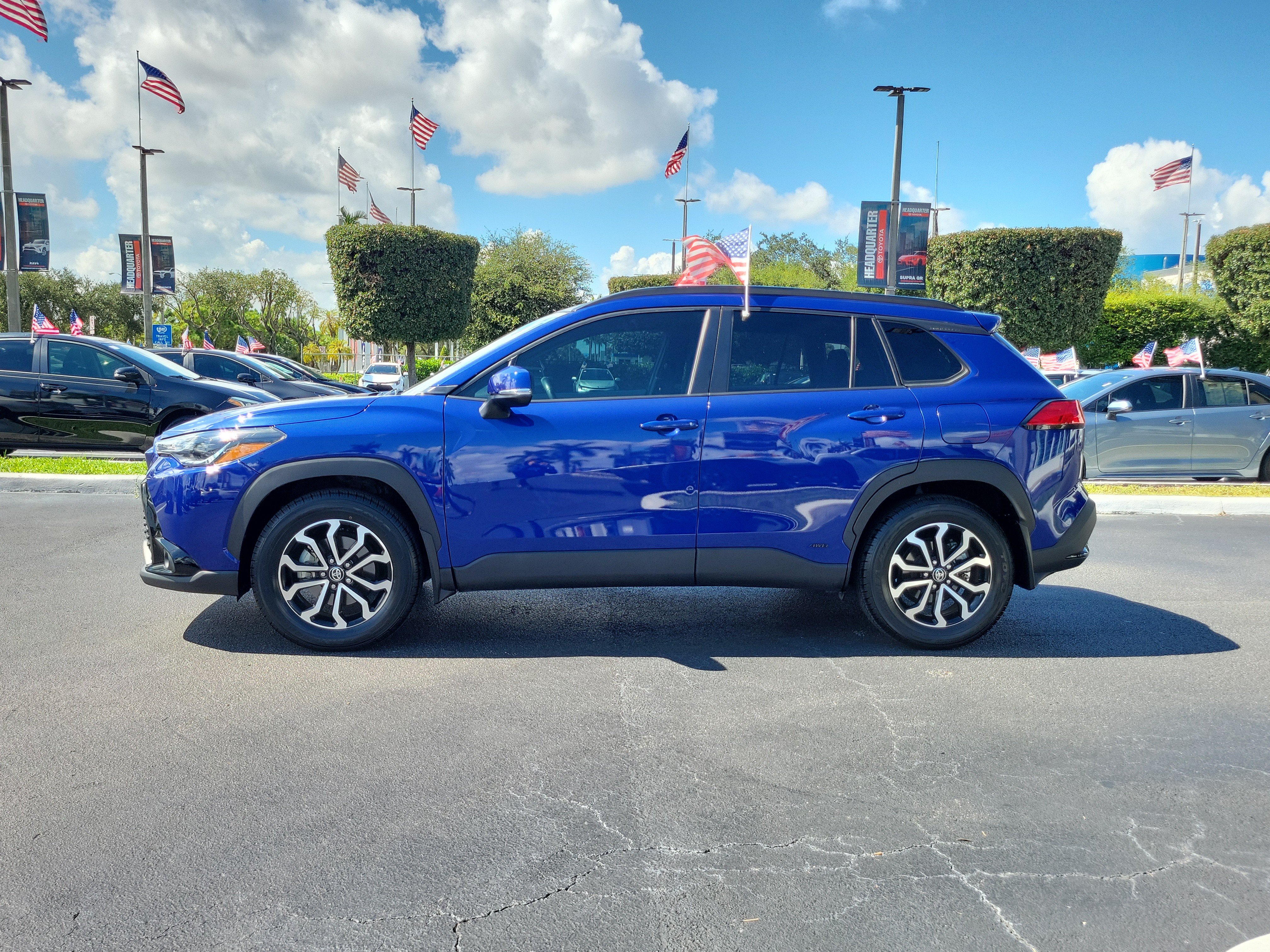 Used 2023 Toyota Corolla Cross AWD Hybrid image 7