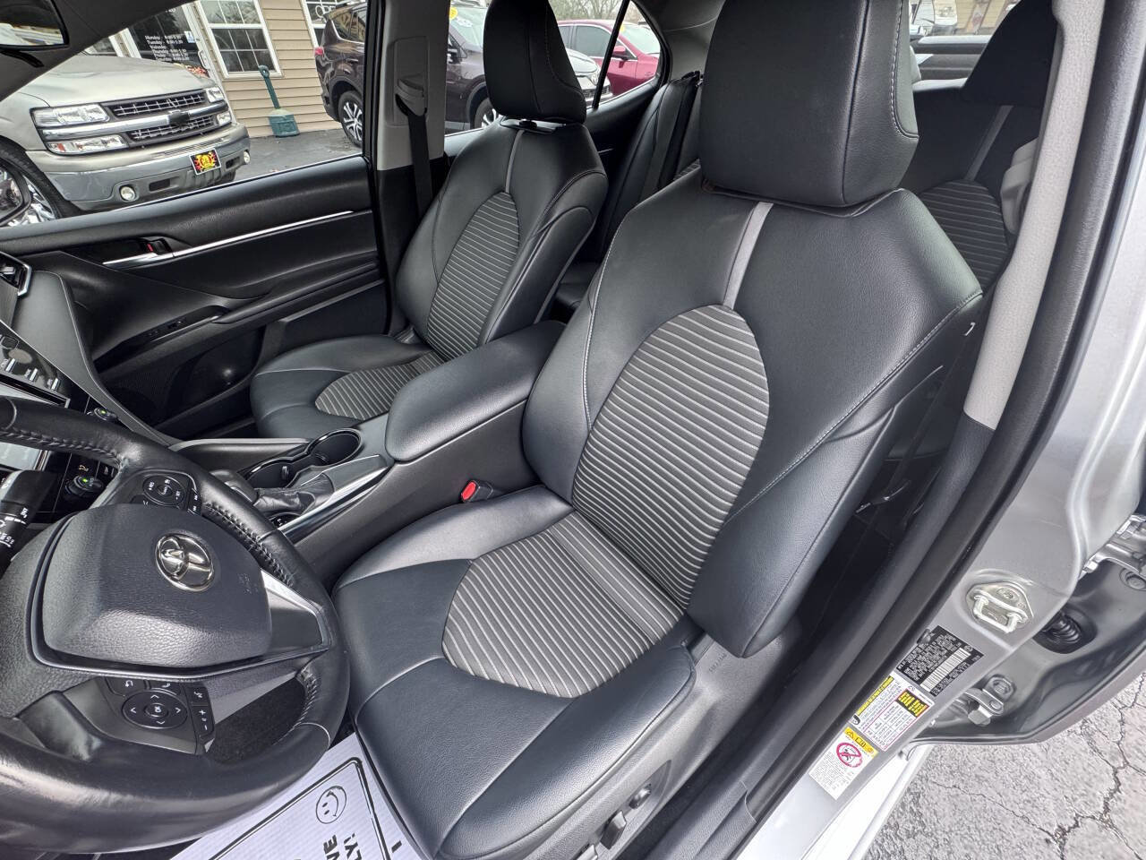 Used 2018 Toyota Camry SE image 23