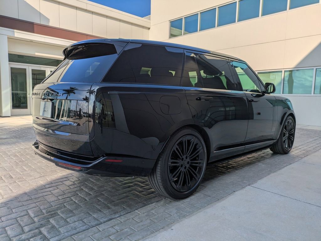 New 2026 Land Rover Range Rover Long Wheelbase SE image 4
