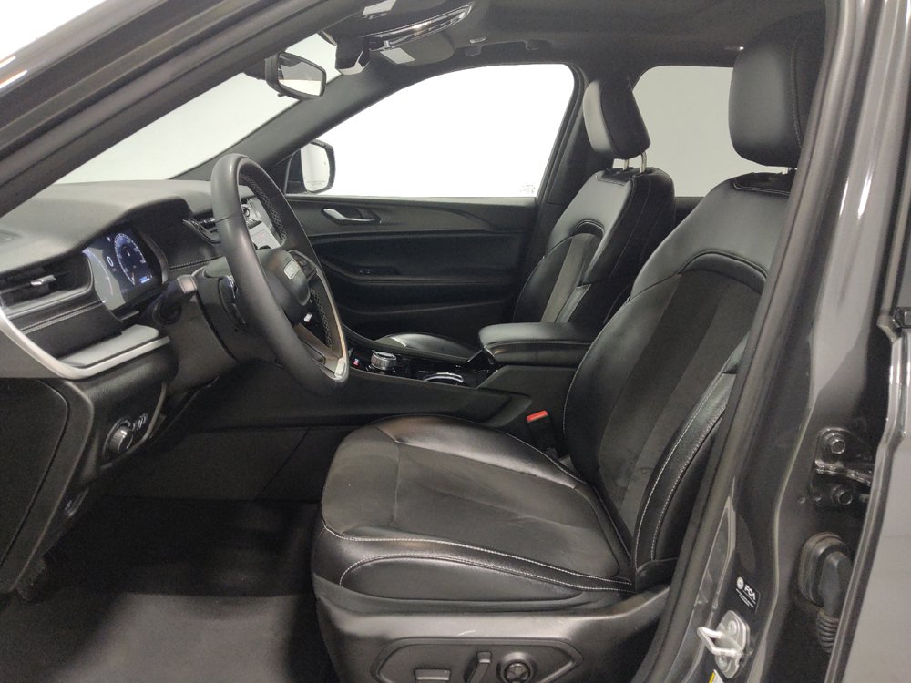 Used 2023 Jeep Grand Cherokee Altitude AWD/4WD image 17