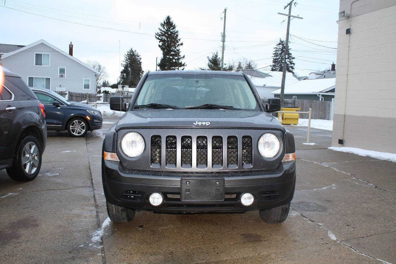 Used 2017 Jeep Patriot Sport w/ Power Value Group AWD/4WD image 3