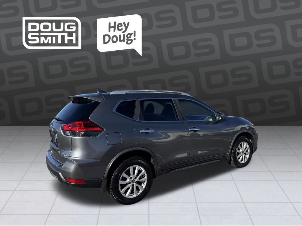 Used 2017 Nissan Rogue SV image 4