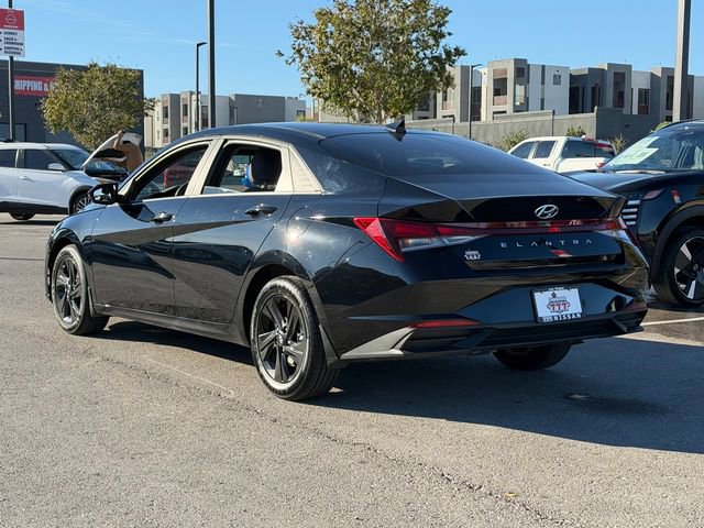 Used 2023 Hyundai Elantra SEL image 3