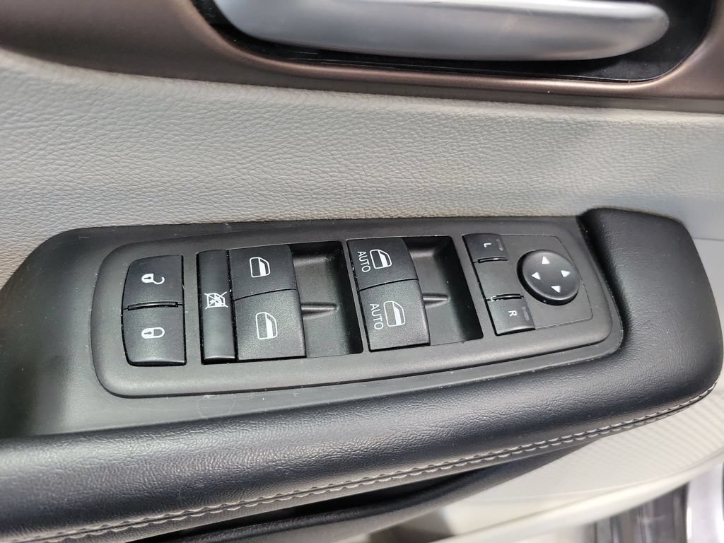 Used 2023 Chrysler Voyager LX FWD image 36