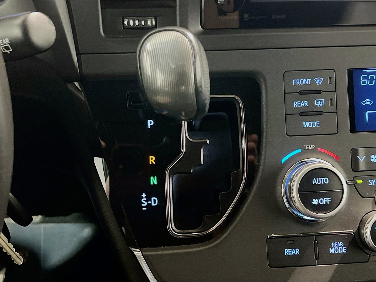 Used 2017 Toyota Sienna SE image 12