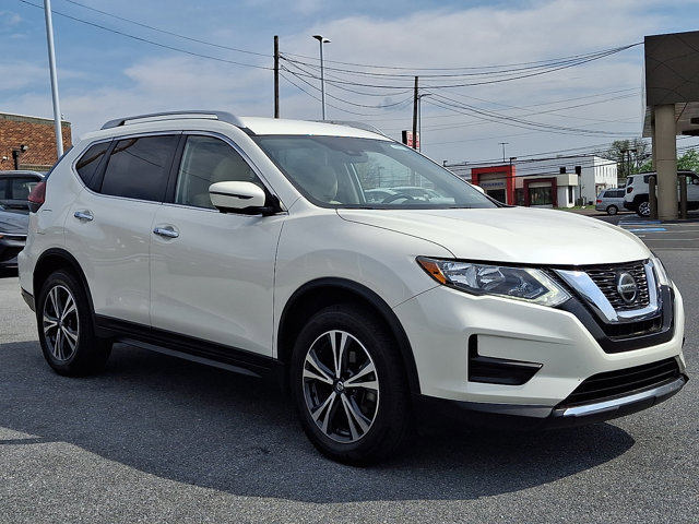 Used 2020 Nissan Rogue SV w/ Premium Package image 3