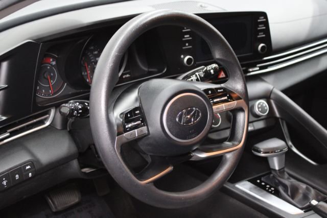 Used 2021 Hyundai Elantra SE w/ Cargo Package FWD image 11