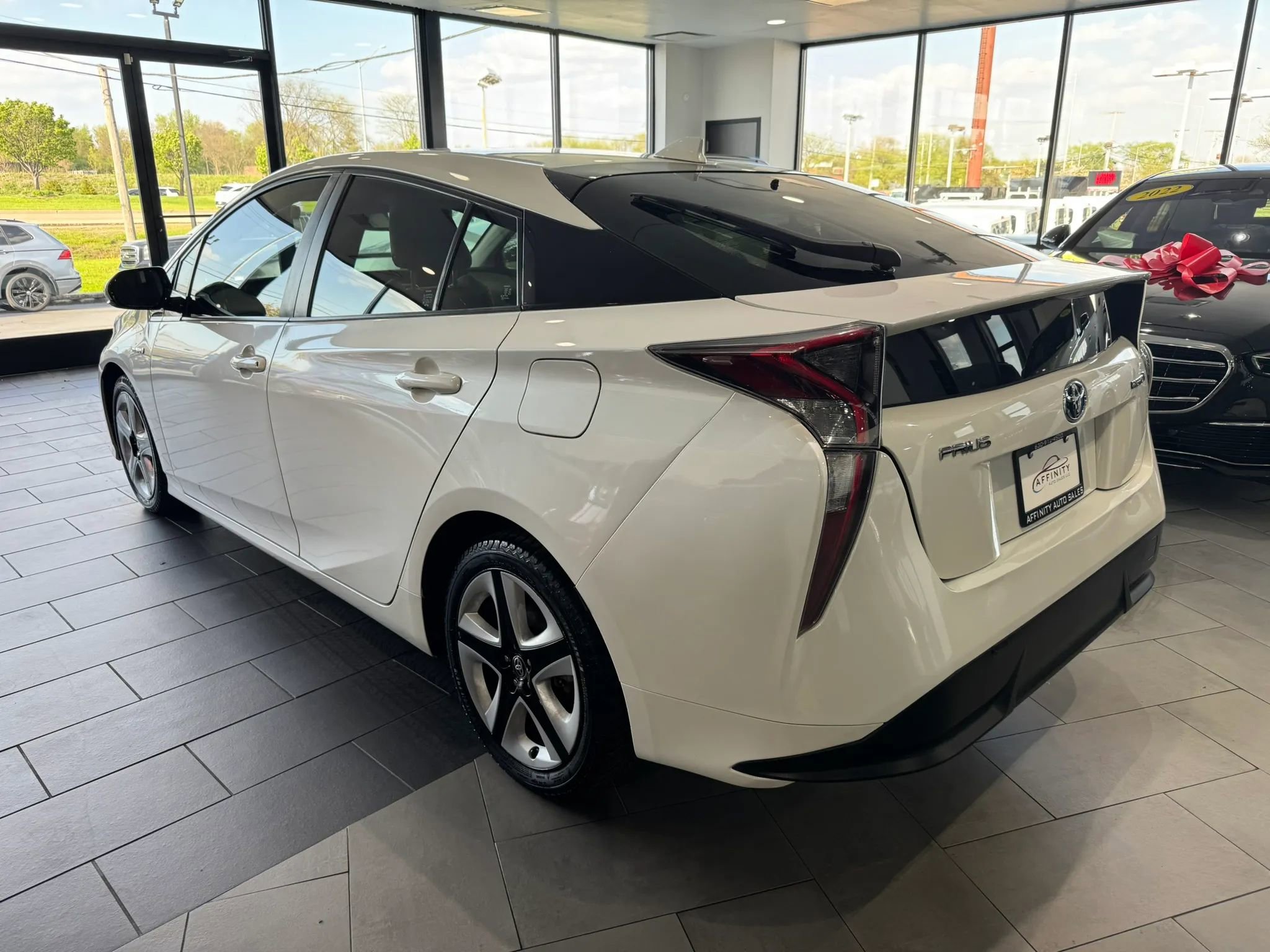 Used 2016 Toyota Prius Four Touring FWD image 6