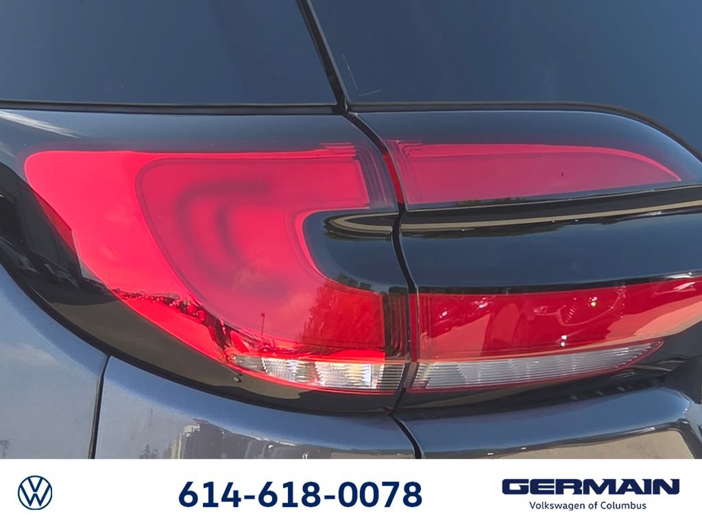 Used 2023 Chrysler Pacifica Touring-L w/ S Appearance Package AWD/4WD image 16